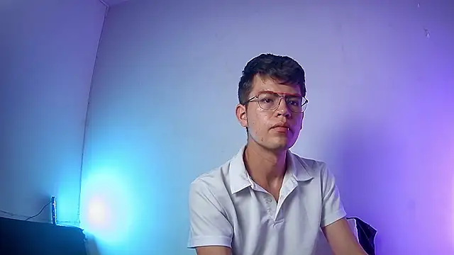 nicolatinboy online show from February 2026 09:15:01 PM