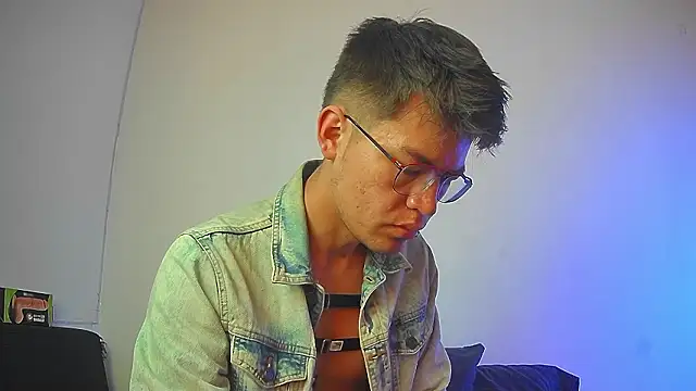 nicolatinboy online show from February 2026 09:13:02 PM