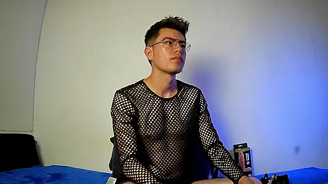 nicolatinboy online show from February 2026 09:12:01 PM