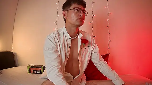 nicolatinboy online show from February 2026 10:09:02 PM