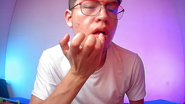 nicolatinboy online show from March 2026 09:15:02 PM