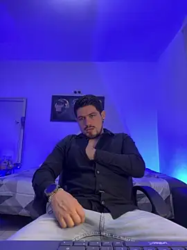 williamsmiiths16 online show from June 2026 11:32:02 AM