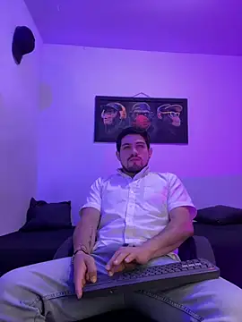 williamsmiiths16 online show from June 2026 11:31:02 AM