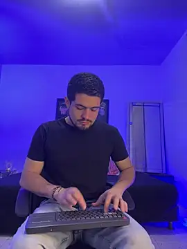 williamsmiiths16 online show from May 2026 11:49:02 AM