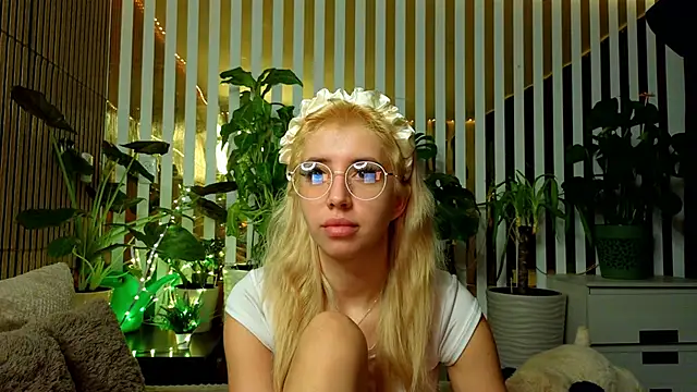 Snapshot of FlowweerGirl chatting on December 2025 10:27:02 PM FlowweerGirl online show from December 2025 10:27:02 PM