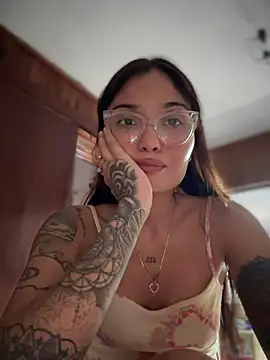 Snapshot of LuXarumi chatting on December 2025 07:51:02 PM LuXarumi online show from December 2025 07:51:02 PM