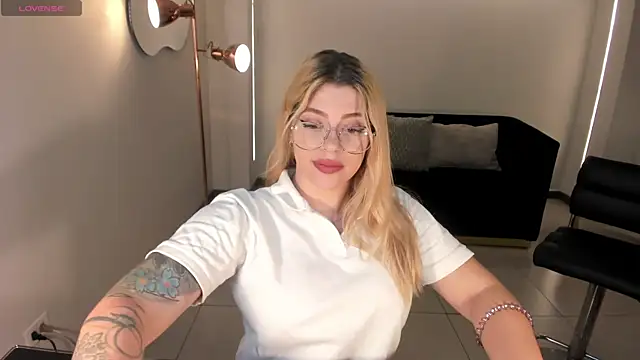 MadisonKane online show from November 2025 11:55:02 AM