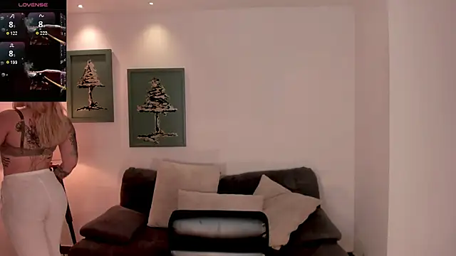 MadisonKane online show from November 2025 07:03:01 PM