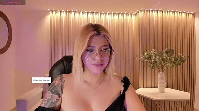 Snapshot of MadisonKane chatting on June 2026 11:10:01 AM MadisonKane online show from June 2026 11:10:01 AM