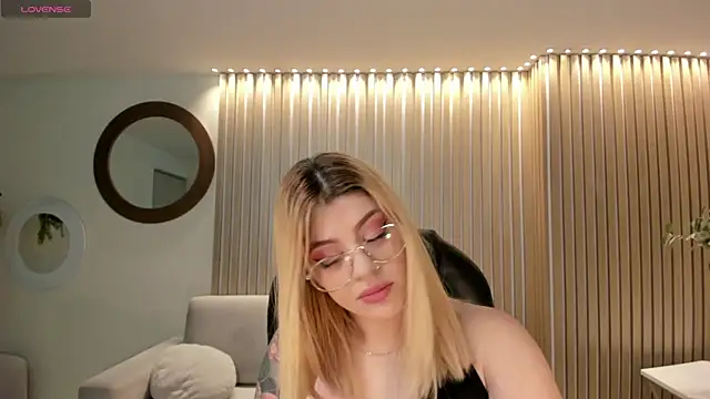 MadisonKane online show from April 2026 11:17:02 AM