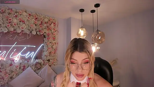 MadisonKane online show from May 2026 11:24:02 AM