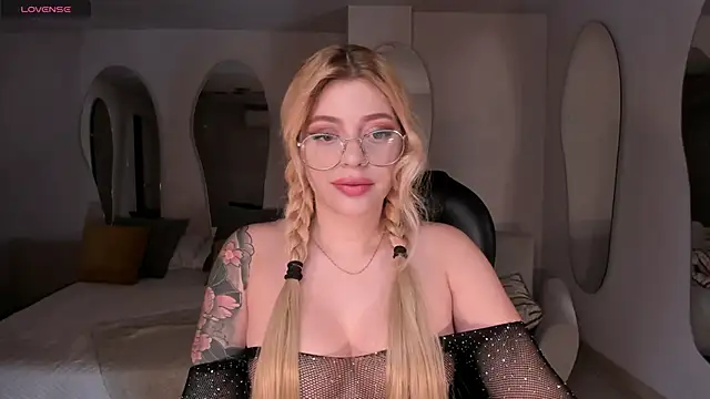 MadisonKane online show from March 2026 11:25:02 AM