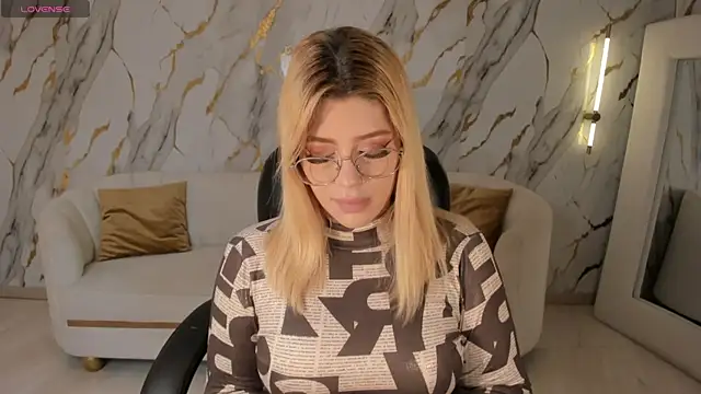 MadisonKane online show from April 2026 11:14:02 AM