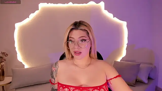 Snapshot of MadisonKane chatting on June 2026 10:59:02 AM MadisonKane online show from June 2026 10:59:02 AM
