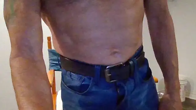 Snapshot of johnnymarino1010 chatting on December 2025 09:43:01 PM johnnymarino1010 online show from December 2025 09:43:01 PM