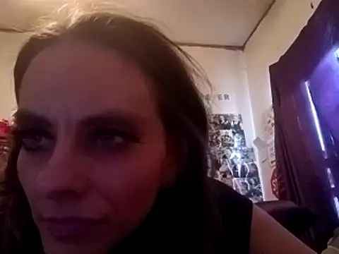 snowbird1117 online show from December 2025 10:43:02 PM