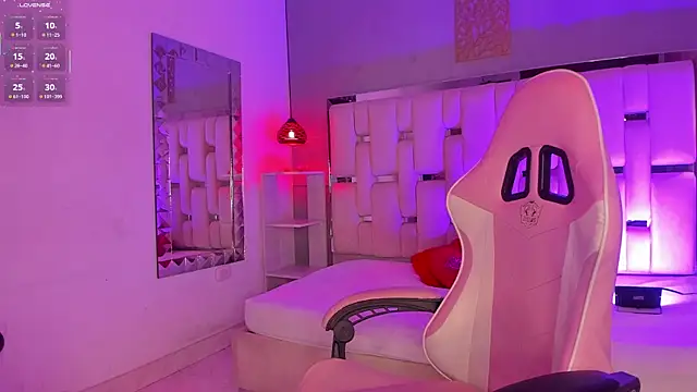 CloeMoon online show from December 2025 04:55:01 AM