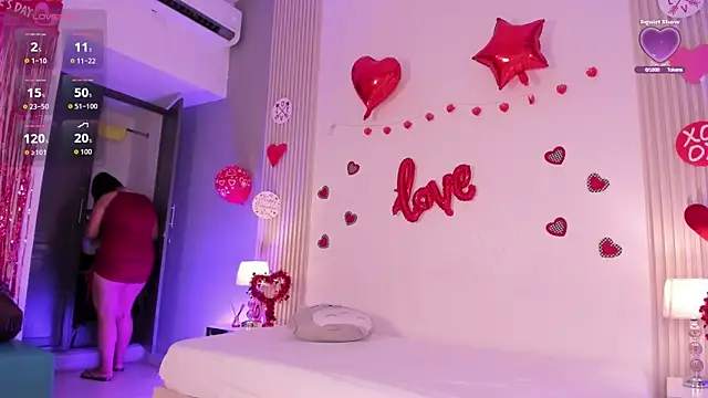 Snapshot of CloeMoon chatting on February 2026 04:54:01 AM CloeMoon online show from February 2026 04:54:01 AM