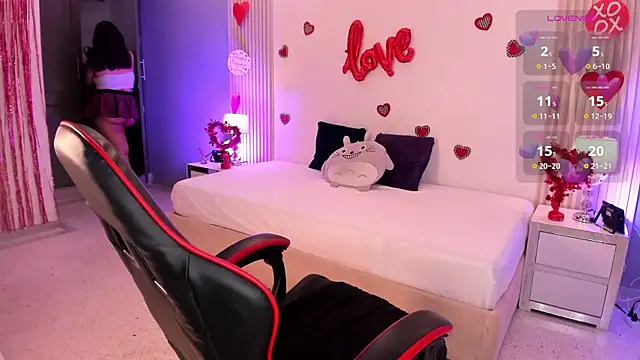 Snapshot of CloeMoon chatting on February 2026 04:02:01 AM CloeMoon online show from February 2026 04:02:01 AM