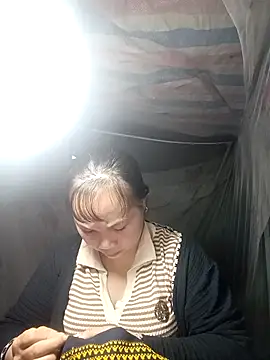 ava-dellght online show from December 2025 01:00:01 AM