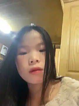 Snapshot of Heni-a chatting on December 2025 04:57:02 AM Heni-a online show from December 2025 04:57:02 AM