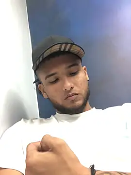 modeloxtz online show from February 2026 01:14:02 AM