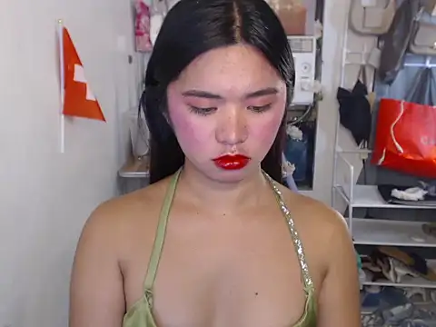 Snapshot of voganmarie chatting on June 2026 01:34:01 AM voganmarie online show from June 2026 01:34:01 AM