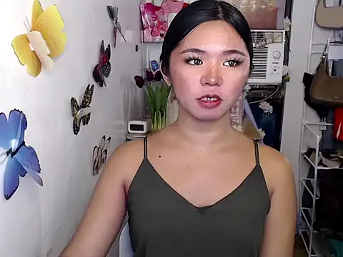Snapshot of voganmarie chatting on July 2026 05:03:02 AM voganmarie online show from July 2026 05:03:02 AM