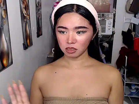 Snapshot of voganmarie chatting on July 2026 01:45:01 PM voganmarie online show from July 2026 01:45:01 PM