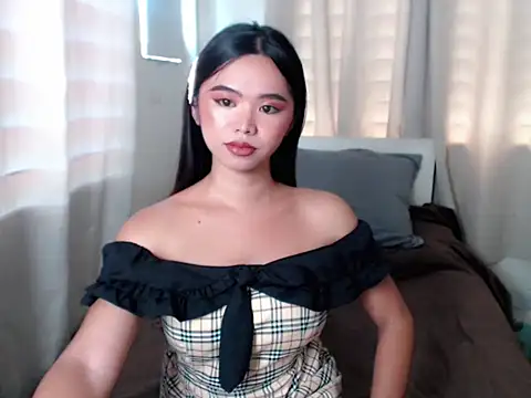 Snapshot of voganmarie chatting on December 2025 05:06:02 AM voganmarie online show from December 2025 05:06:02 AM