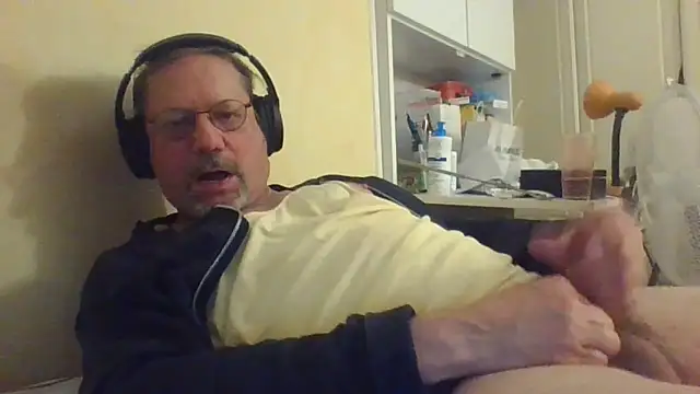 Snapshot of Wanky357 chatting on June 2026 08:31:01 PM Wanky357 online show from June 2026 08:31:01 PM