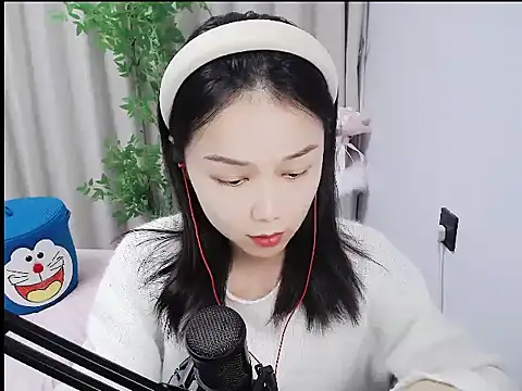 mili923 online show from December 2025 01:39:01 PM