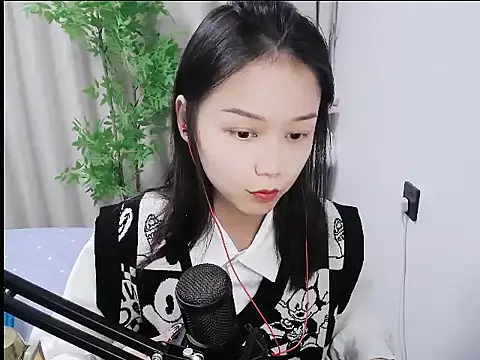 mili923 online show from December 2025 02:04:01 PM