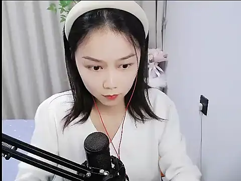 mili923 online show from December 2025 02:05:02 PM