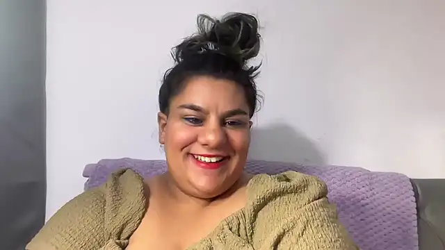 YoungCurvyLeah online show from August 2026 02:09:02 AM