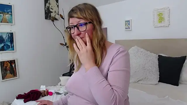 Snapshot of OlgaPavlova chatting on February 2026 12:43:02 PM OlgaPavlova online show from February 2026 12:43:02 PM