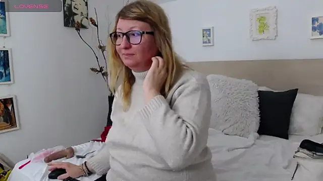 Snapshot of OlgaPavlova chatting on January 2026 10:52:02 AM OlgaPavlova online show from January 2026 10:52:02 AM