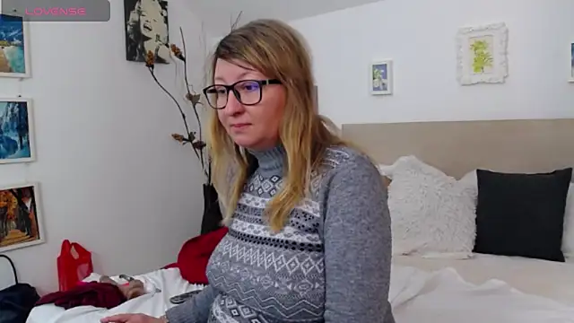 Snapshot of OlgaPavlova chatting on February 2026 01:44:01 PM OlgaPavlova online show from February 2026 01:44:01 PM