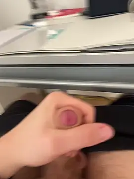 hannes256102 online show from April 2026 03:49:01 PM