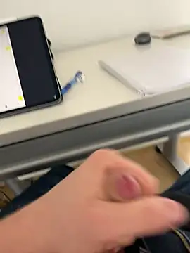 hannes256102 online show from February 2026 01:01:01 PM