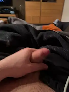 hannes256102 online show from March 2026 06:07:02 PM