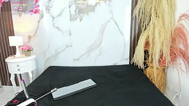 hilarythomsom online show from January 2026 01:04:04 PM