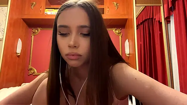 LauraMystiq online show from February 2026 02:11:02 PM