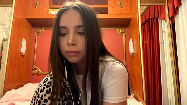 LauraMystiq online show from January 2026 02:24:02 PM