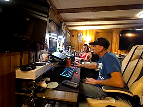 Snapshot of JavaAndBustyDiamond chatting on December 2025 01:38:02 AM JavaAndBustyDiamond online show from December 2025 01:38:02 AM