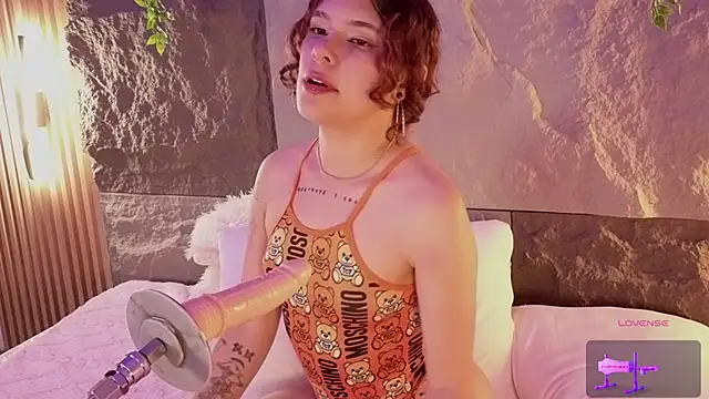 Snapshot of Mavistech chatting on December 2025 09:03:02 PM Mavistech online show from December 2025 09:03:02 PM