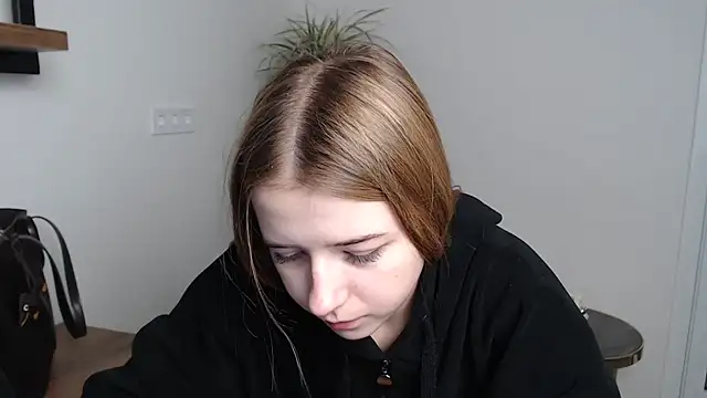 Snapshot of SweetBellaa_ chatting on December 2025 10:03:02 AM SweetBellaa online show from December 2025 10:03:02 AM