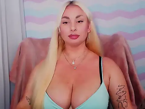 Snapshot of LuxuriaGoddess chatting on July 2026 05:38:02 PM LuxuriaGoddess online show from July 2026 05:38:02 PM