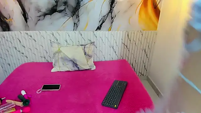 VioletaSweett1 online show from February 2026 06:40:02 PM