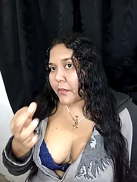 Snapshot of VaneandRossy chatting on December 2025 01:10:01 AM VaneandRossy online show from December 2025 01:10:01 AM